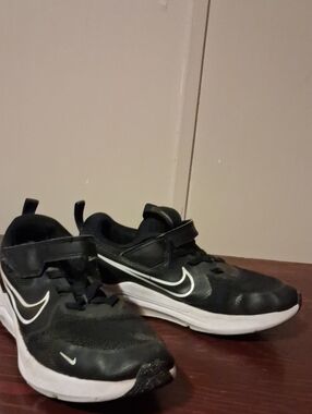Boys Nike Shoes Size 2.5
